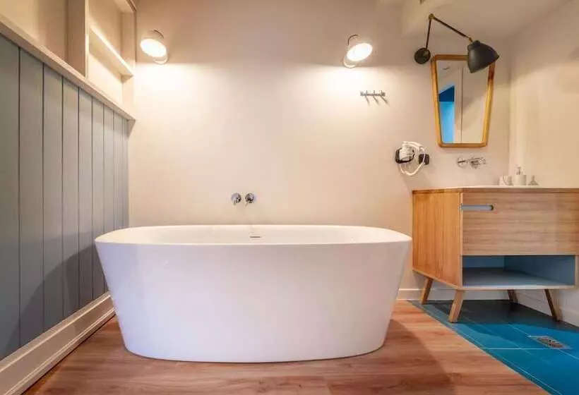 ホテル Allure Central Boutique