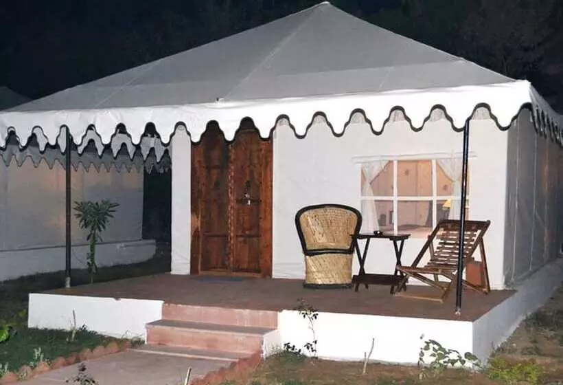 Hotelli Jungle Cave Resort