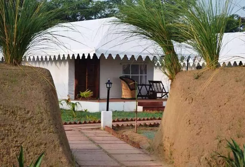 Hotelli Jungle Cave Resort