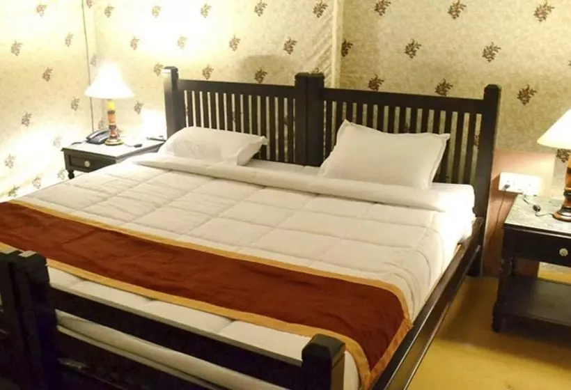 Hotelli Jungle Cave Resort