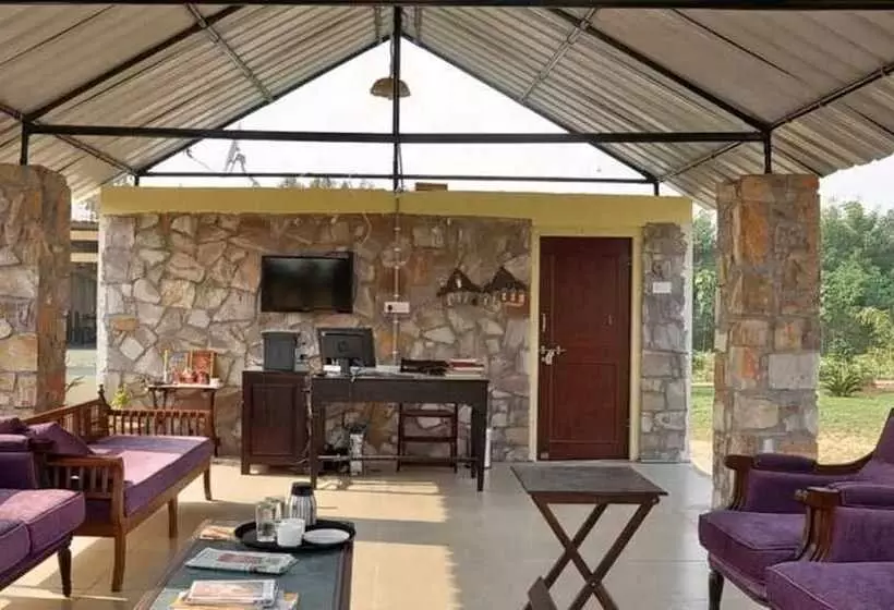 Hotelli Jungle Cave Resort
