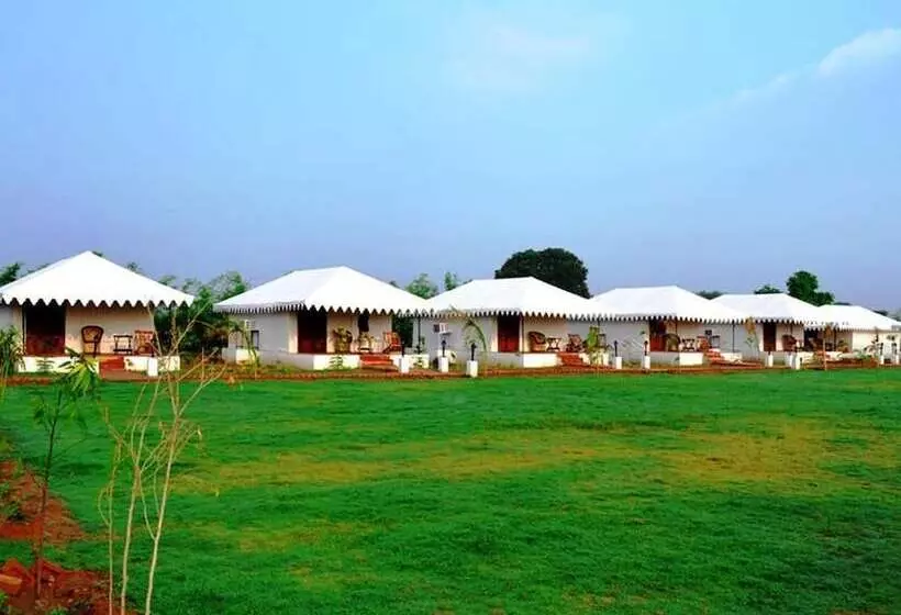 Hotelli Jungle Cave Resort