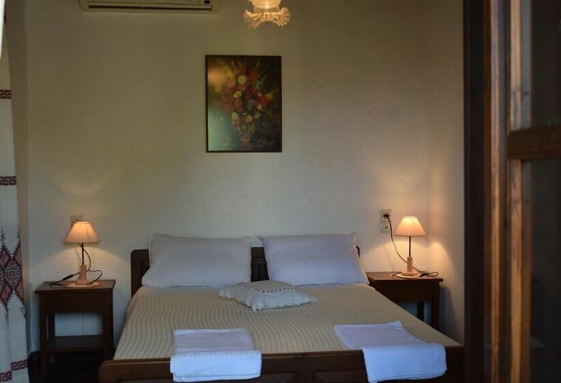 پانسیون Eirini's Stone House