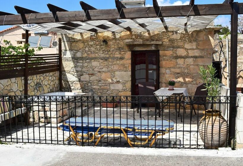 پانسیون Eirini's Stone House