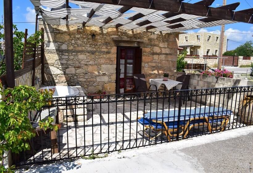 پانسیون Eirini's Stone House