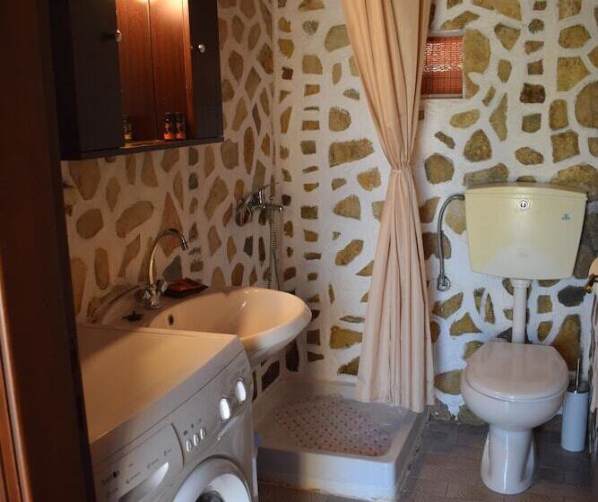 پانسیون Eirini's Stone House