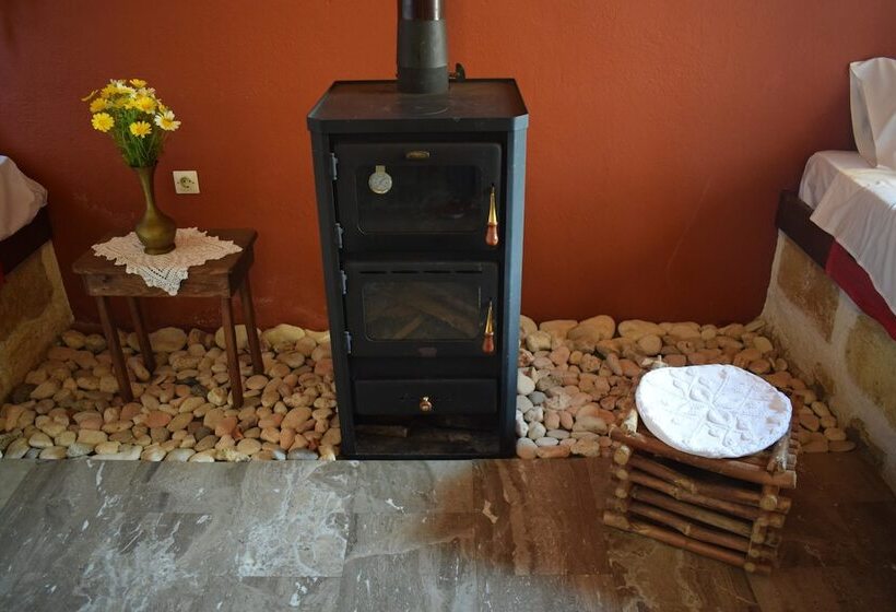 پانسیون Eirini's Stone House