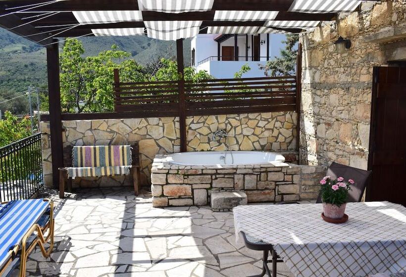 پانسیون Eirini's Stone House