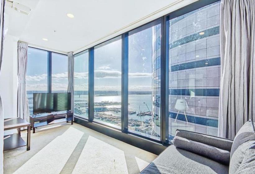 Seaview Penthouse With Free Parking