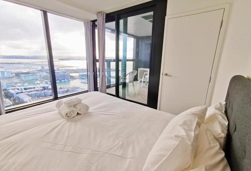 Seaview Penthouse With Free Parking