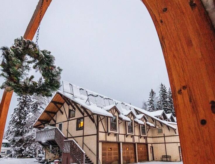 Otel 7 Gables Inn & Suites