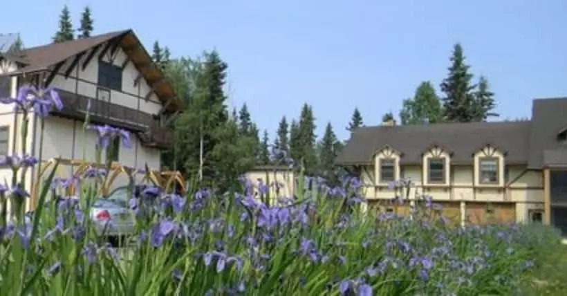 Отель 7 Gables Inn & Suites