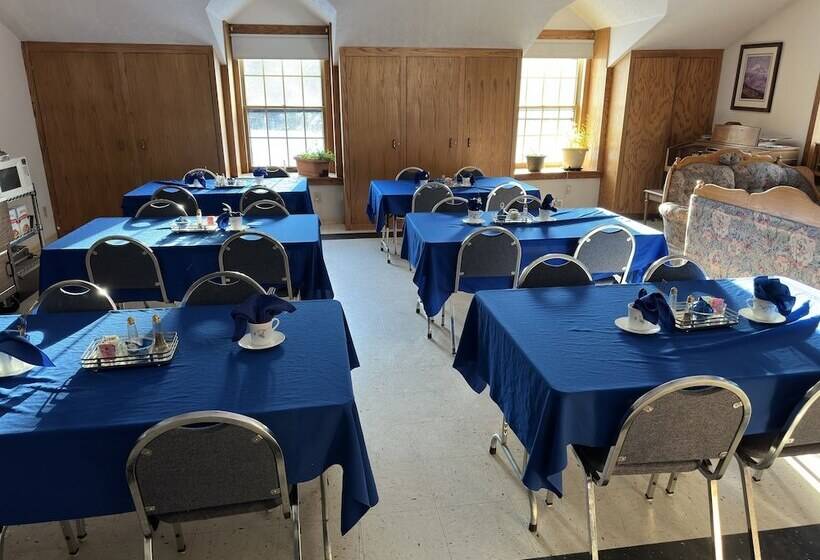 Otel 7 Gables Inn & Suites