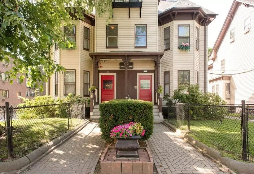 Отель The Farrington Inn