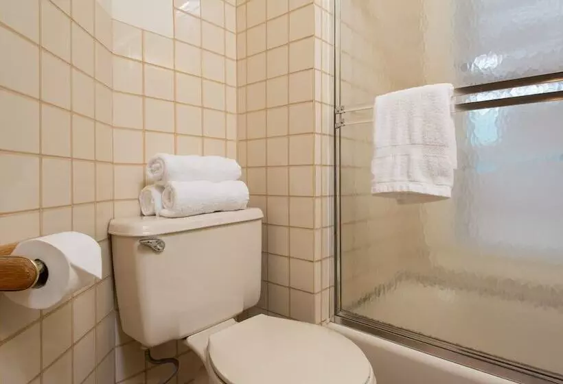 Отель The Farrington Inn