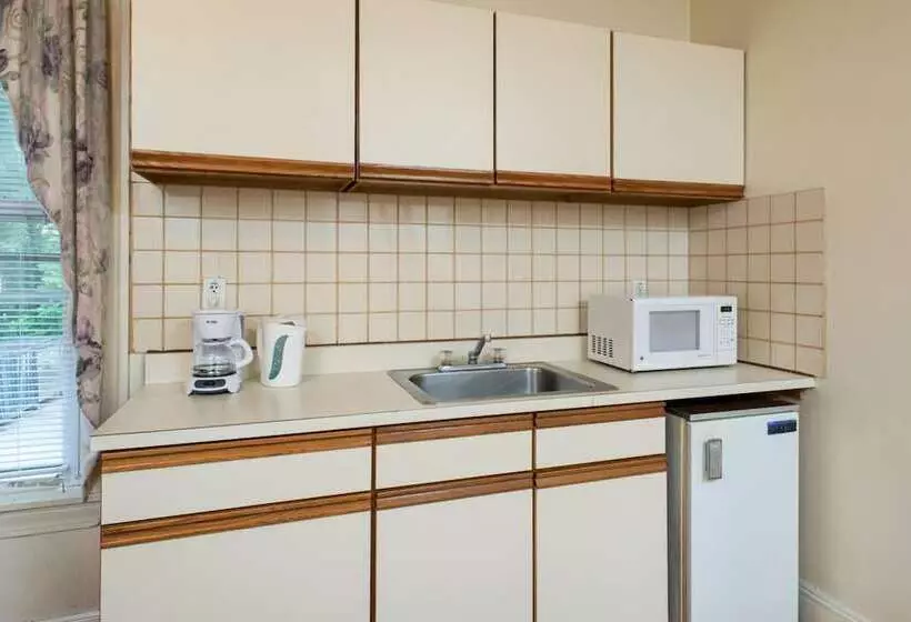 Отель The Farrington Inn