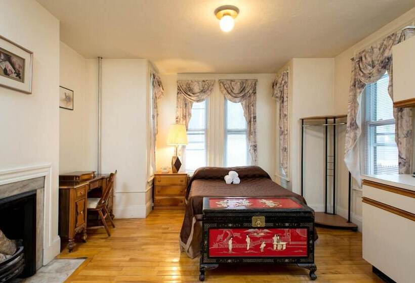 هتل The Farrington Inn