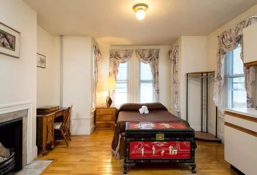 Отель The Farrington Inn