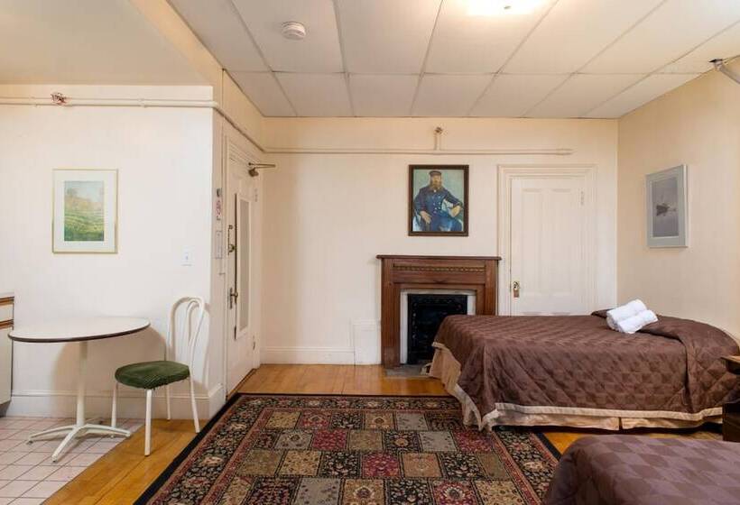 هتل The Farrington Inn