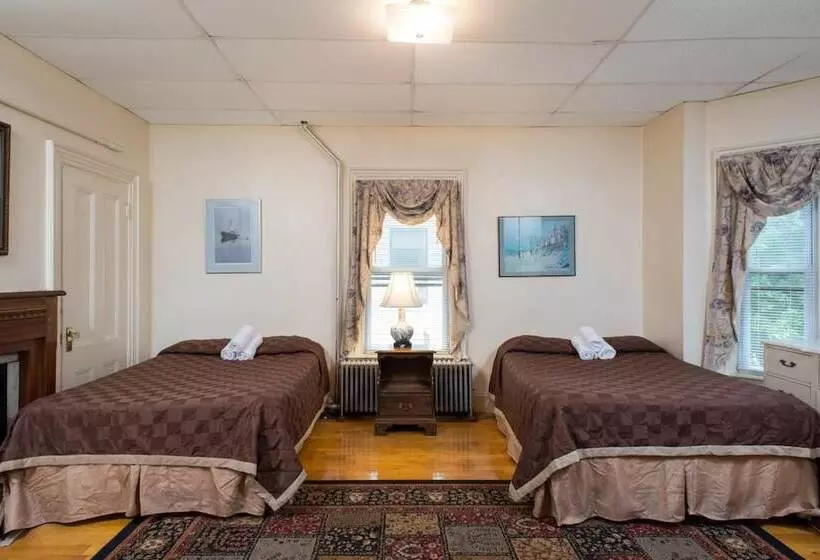 Отель The Farrington Inn