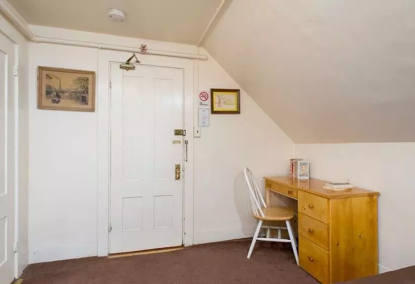 Отель The Farrington Inn