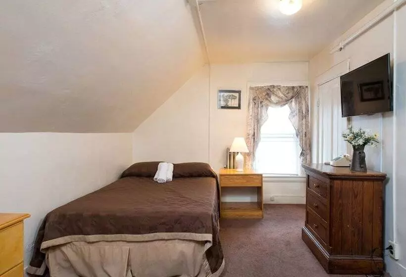 Отель The Farrington Inn