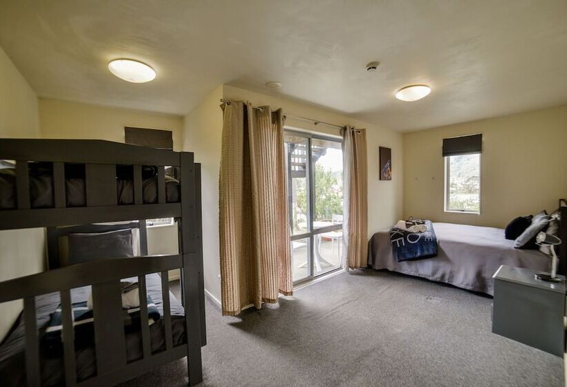 הוסטל Tombstone Motel, Lodge & Backpackers