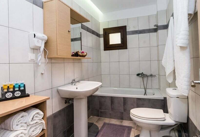 Alektor Studios & Apartments