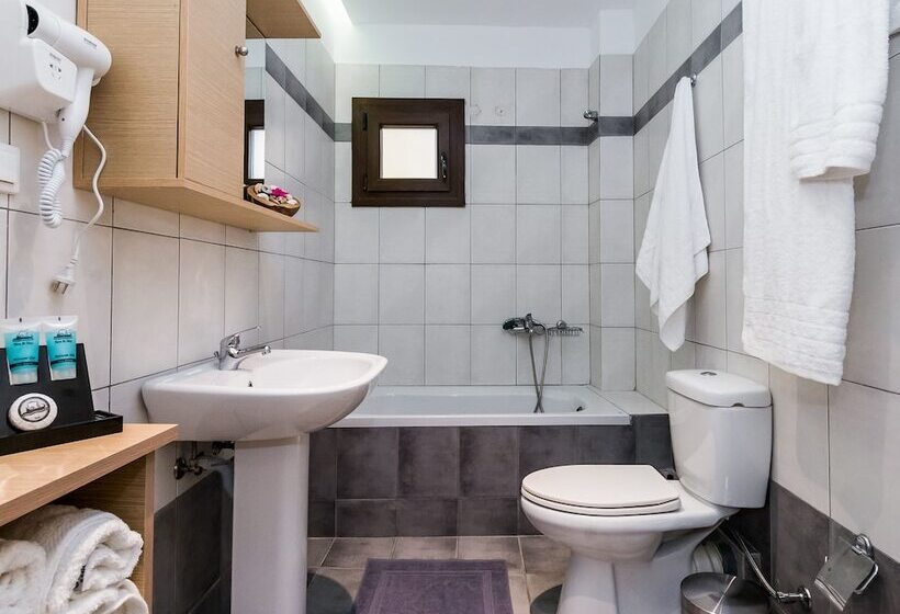 Alektor Studios & Apartments