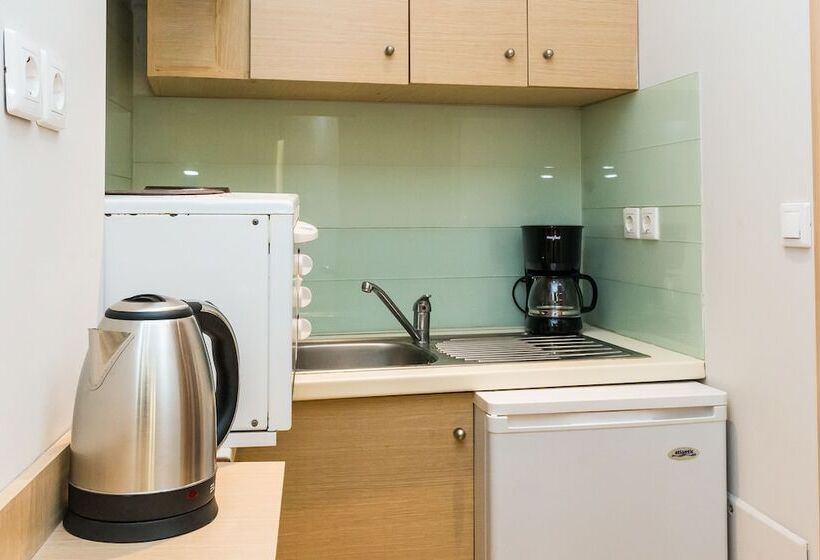 Alektor Studios & Apartments