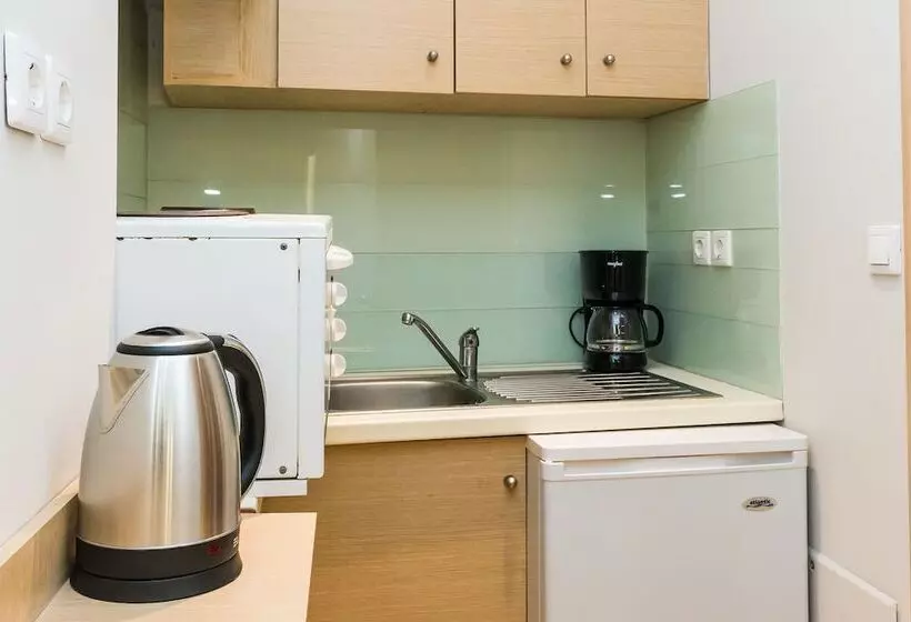 Alektor Studios & Apartments