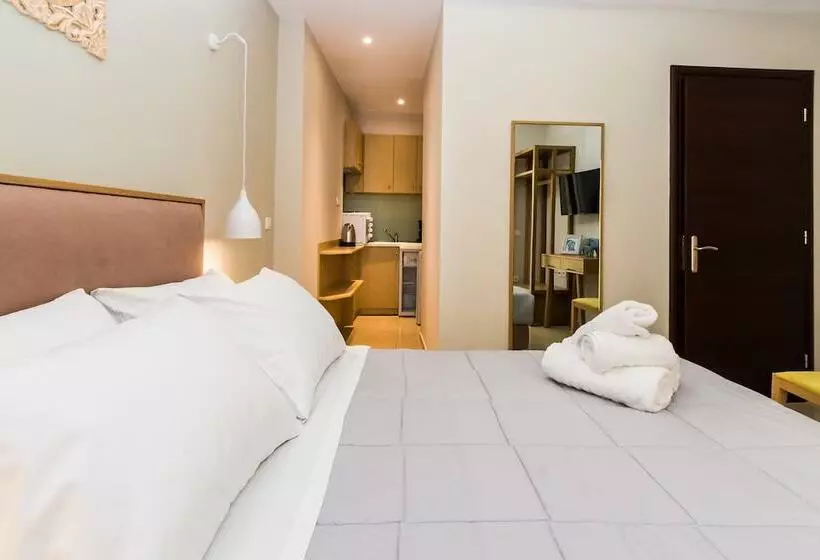 Alektor Studios & Apartments