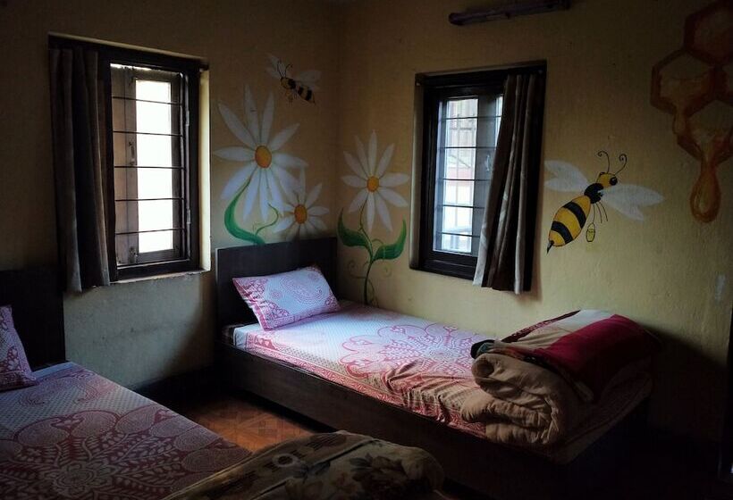 مبيت وإفطار The Nepali Hive