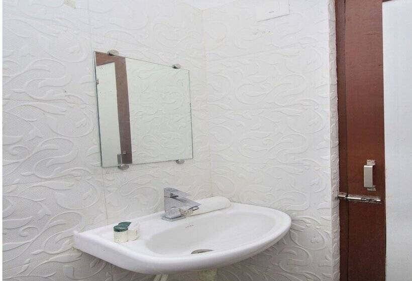 Hotel B S International