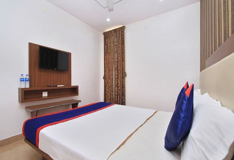 Hotel B S International