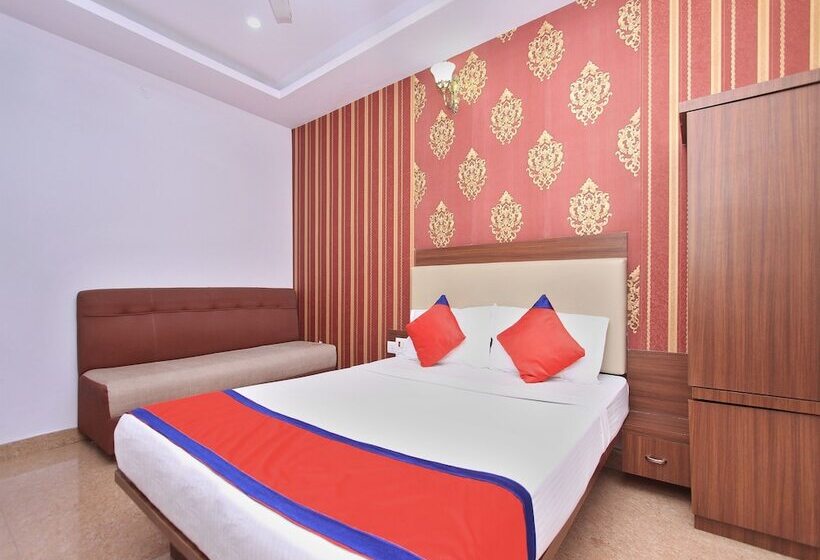 Hotel B S International