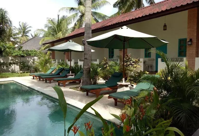 هتل White Coconut Resort