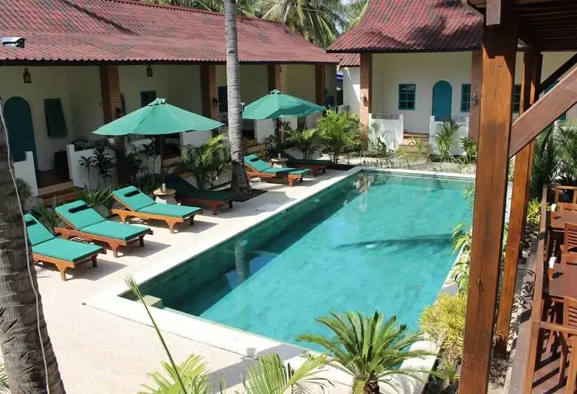 هتل White Coconut Resort
