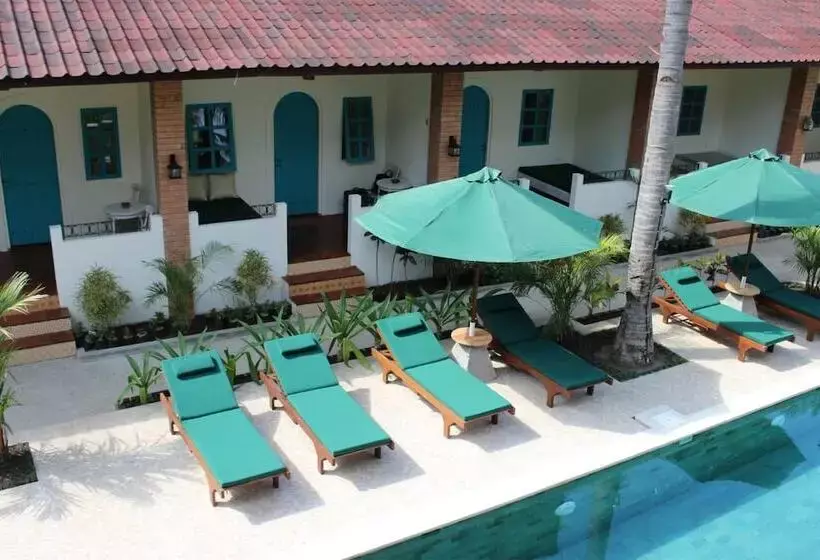 هتل White Coconut Resort