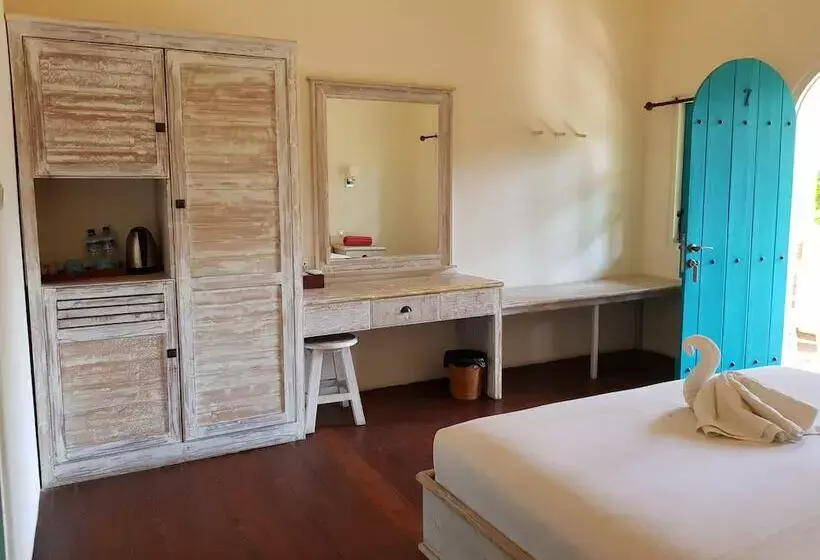 هتل White Coconut Resort