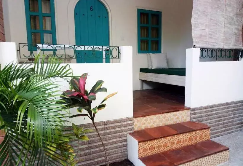 هتل White Coconut Resort
