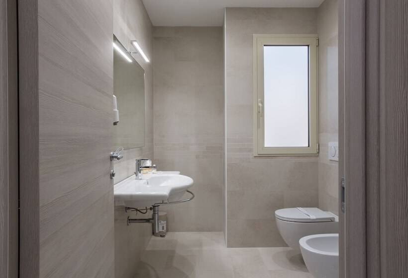 بنسيون Th Collection Rooms