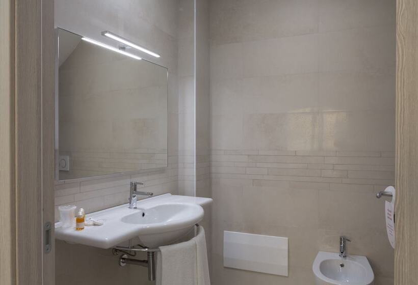 بنسيون Th Collection Rooms