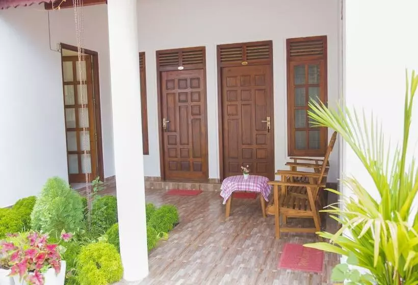 هتل Aainn Guest