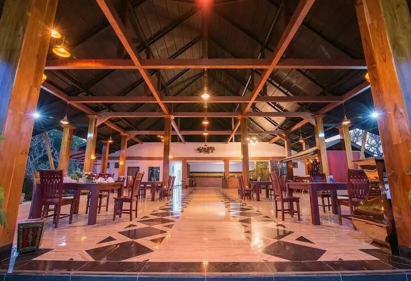 هتل Royal Airstrip