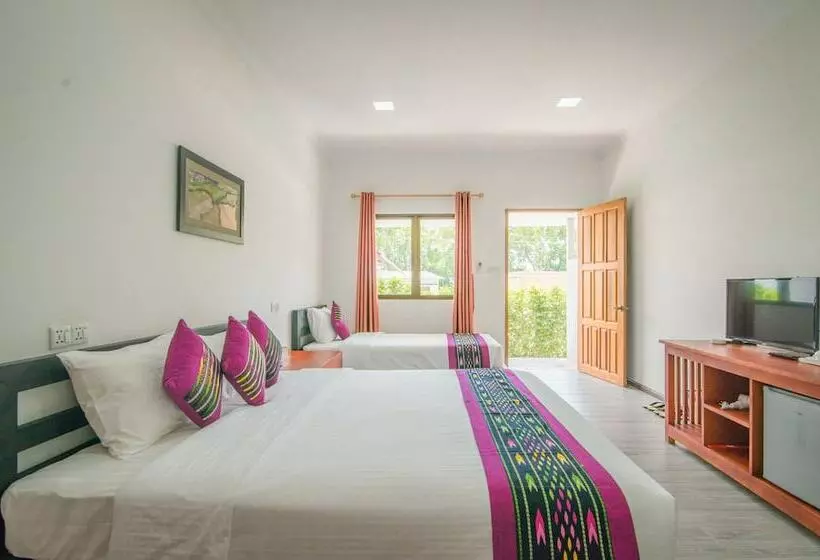 هتل Royal Airstrip