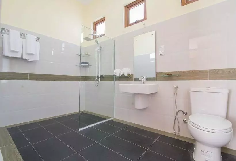 هتل Royal Airstrip