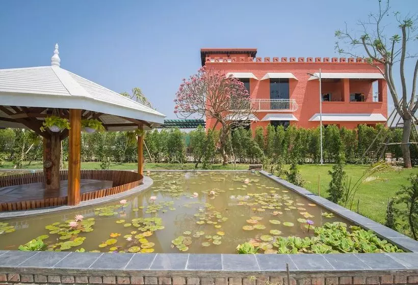 هتل Royal Airstrip