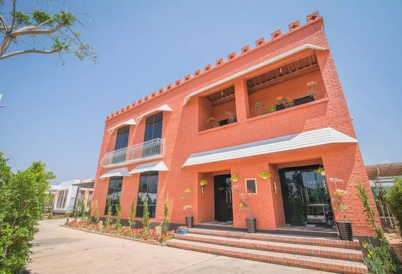 هتل Royal Airstrip