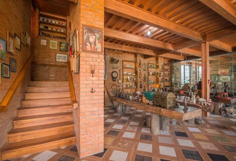 هتل Royal Airstrip